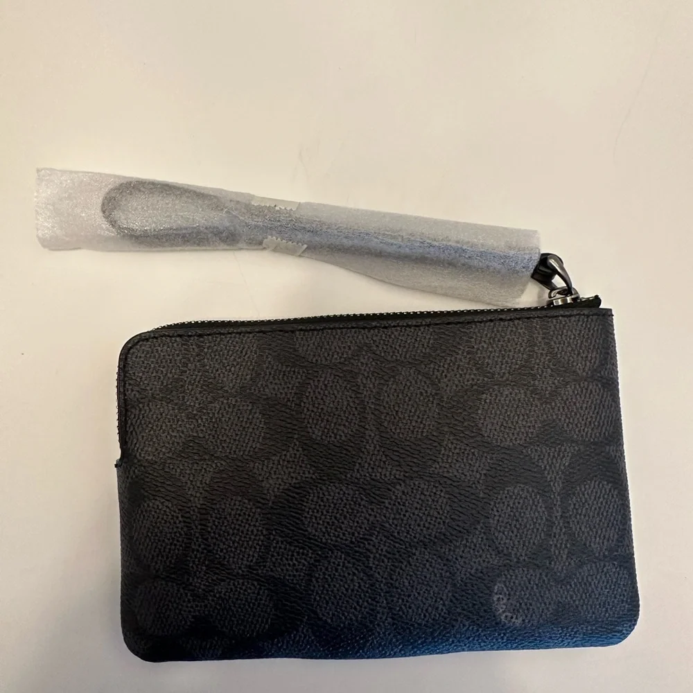 NET Coach‎ Black, Leather Wristlet